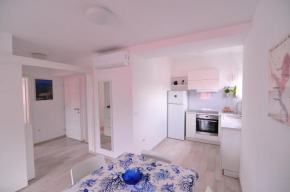 A1 - luxury apt in center just 5min from beach